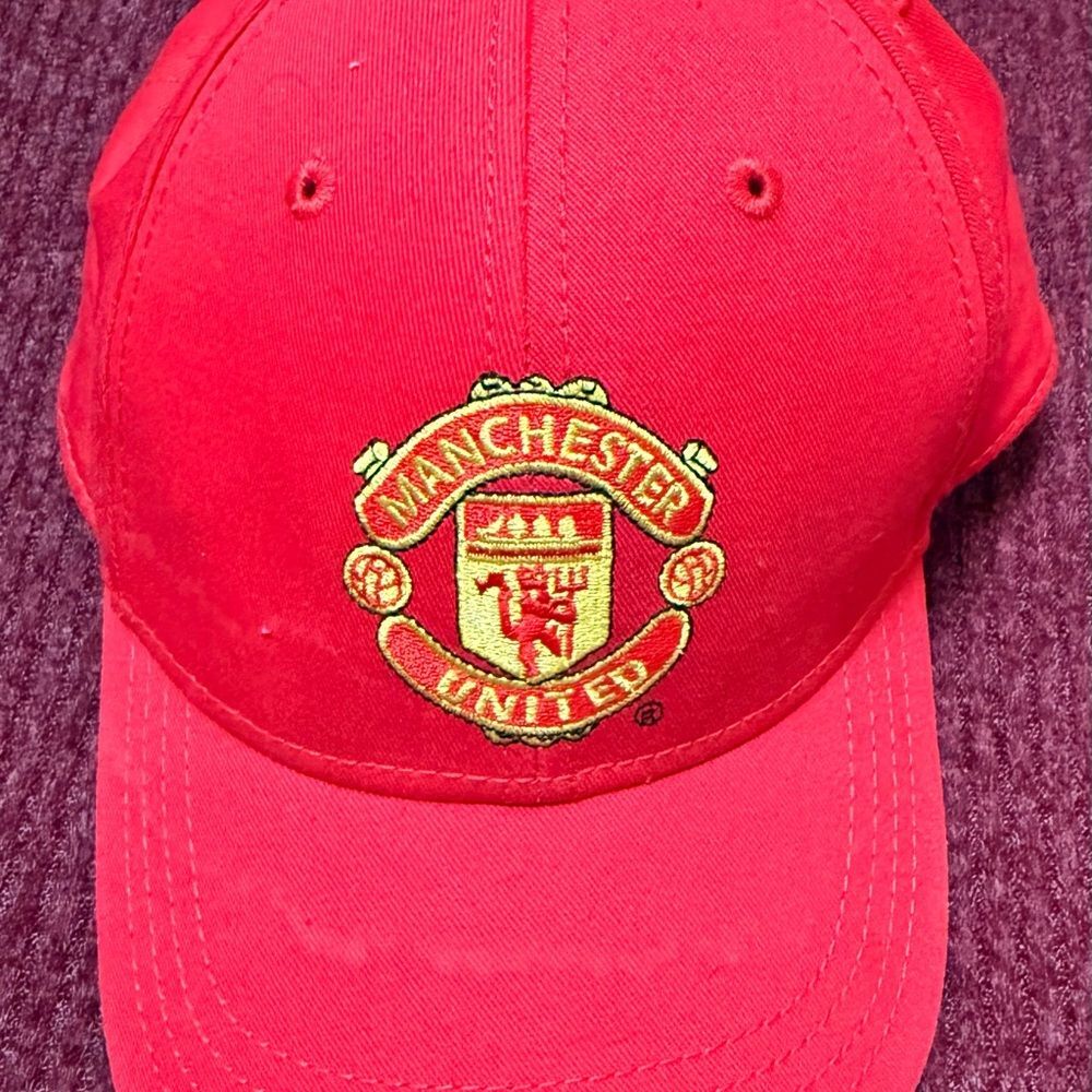 NWOT Manchester United FC Official Red Black Brim Strapback Hat Cap discontinued